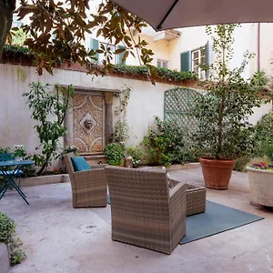Il Cortile Di Elisa & Our Flats Bed and breakfast