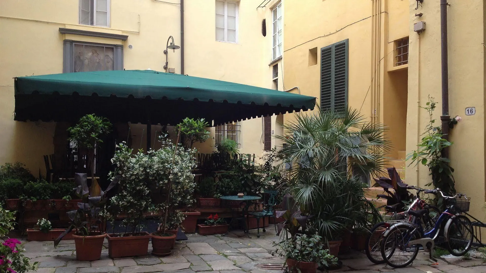 Al Cardinale Rooms & Studios Lucques Couette-café